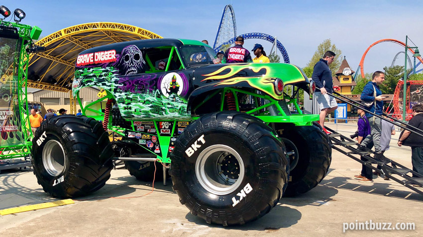 grave digger ride truck